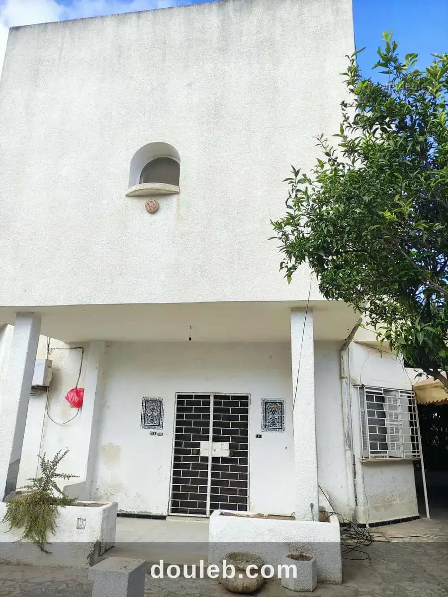 Maison sur 2 niveaux avec jardin à Ben Arous