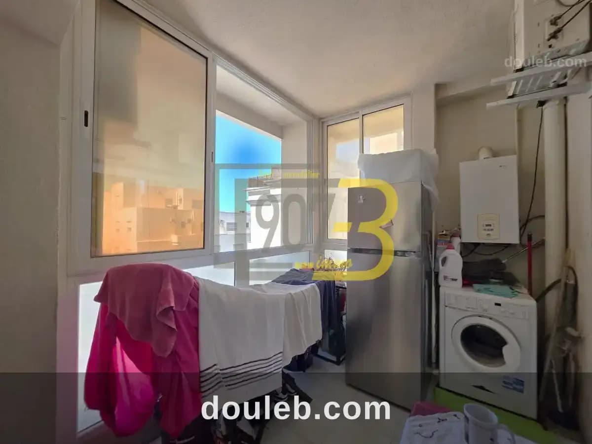 Un appartement s1 vide à cité ennasr - Miniature 3
