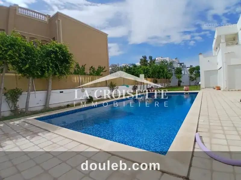 Duplex s4 avec jardin et piscine au lac1 mdl0687 à Tunis
