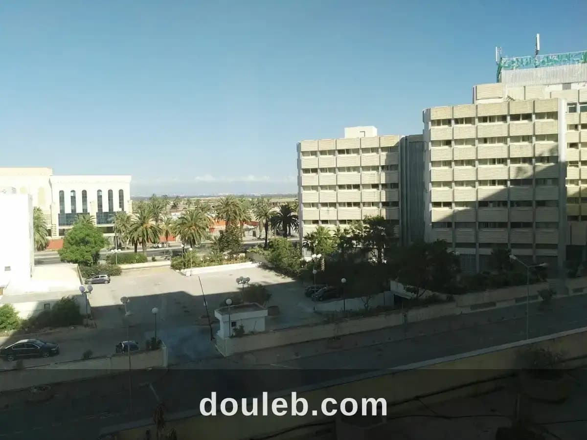 Bureau plateau hall s3 très spacieux 168m2 - Miniature 3
