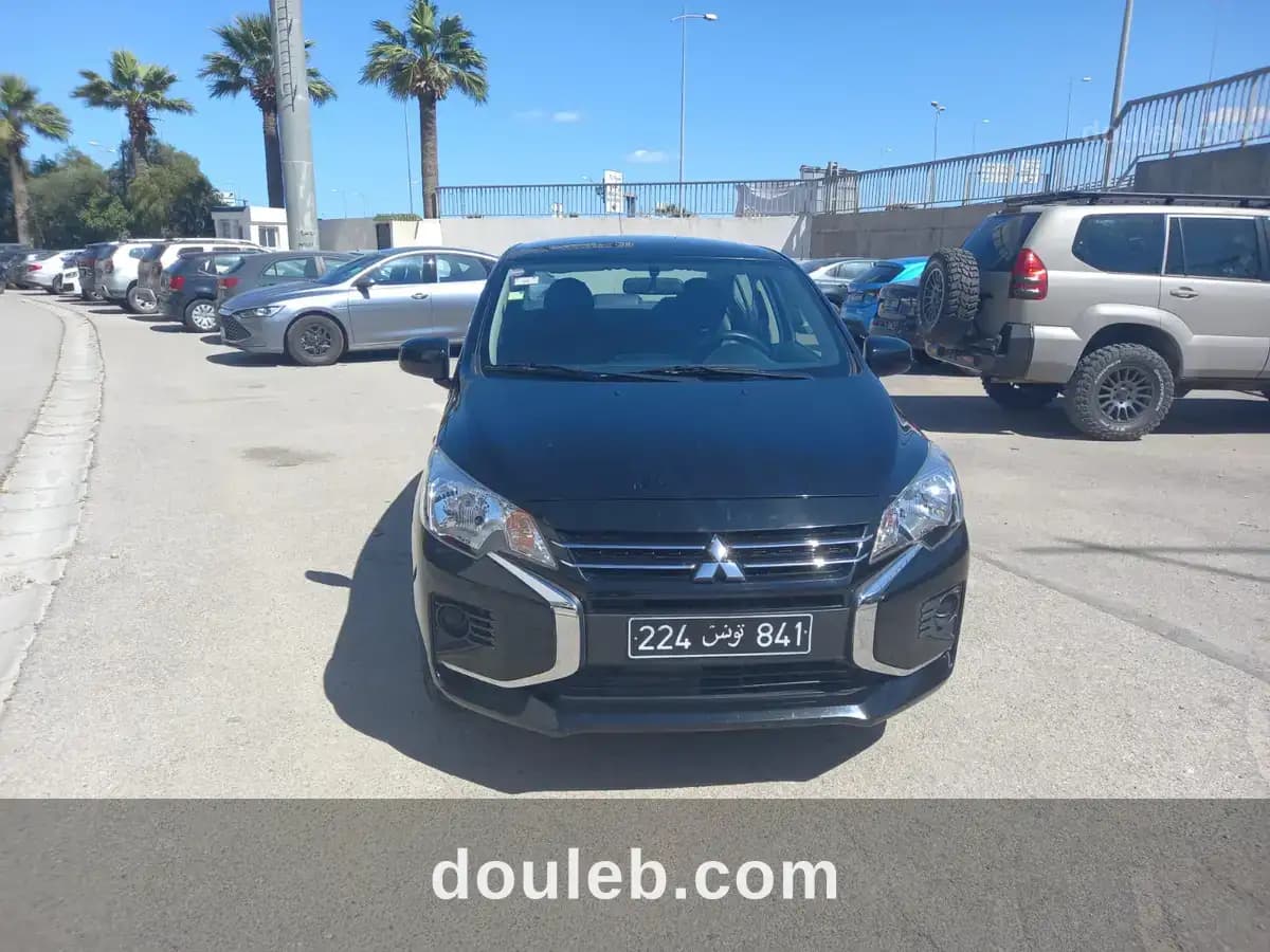 Mitsubishi attrage à Tunis