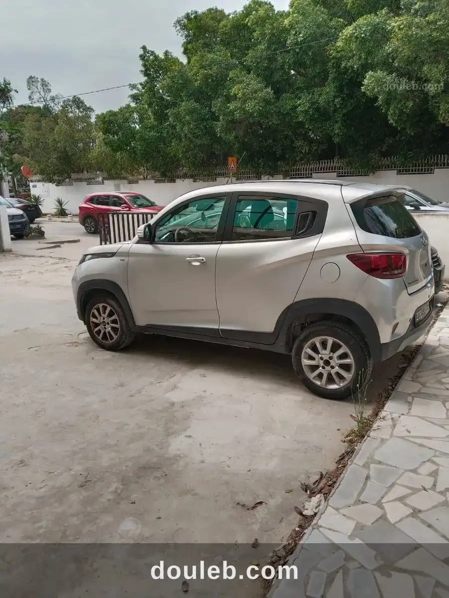 Mahindra kuv100 à Ariana