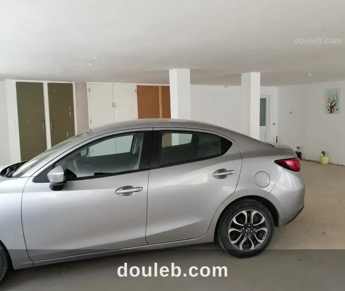Mazda2 berline bien entretenue à Ben Arous