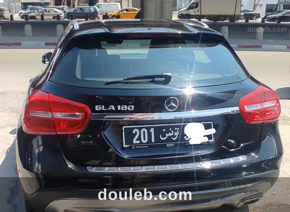 Mercedes gla 180 essence - Miniature 2