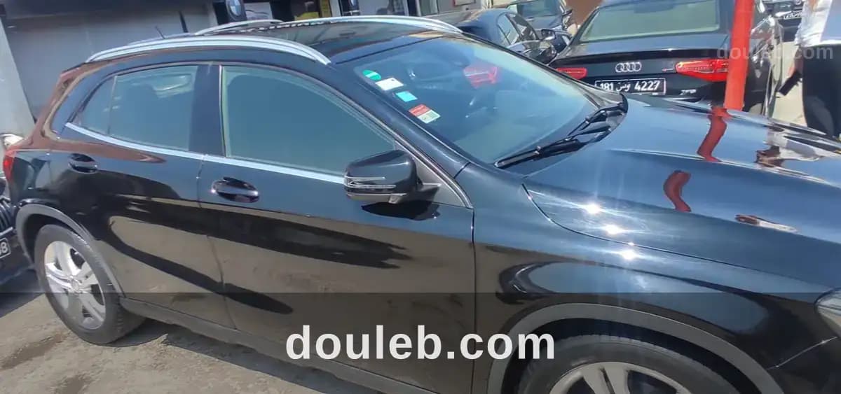 Mercedes gla 180 essence - Miniature 3