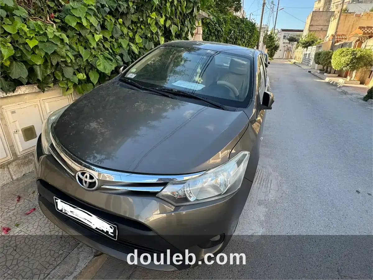 Toyota yaris sedan bronze - Miniature 2