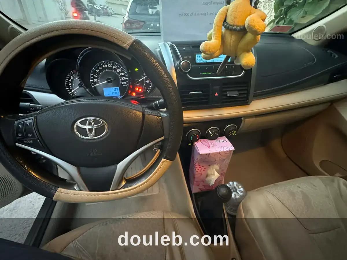Toyota yaris sedan bronze - Miniature 3