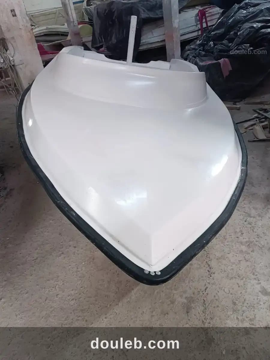 Bateau 5m parachutte à Ariana