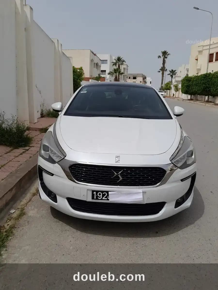 Voiture ds5 de collection à Ariana