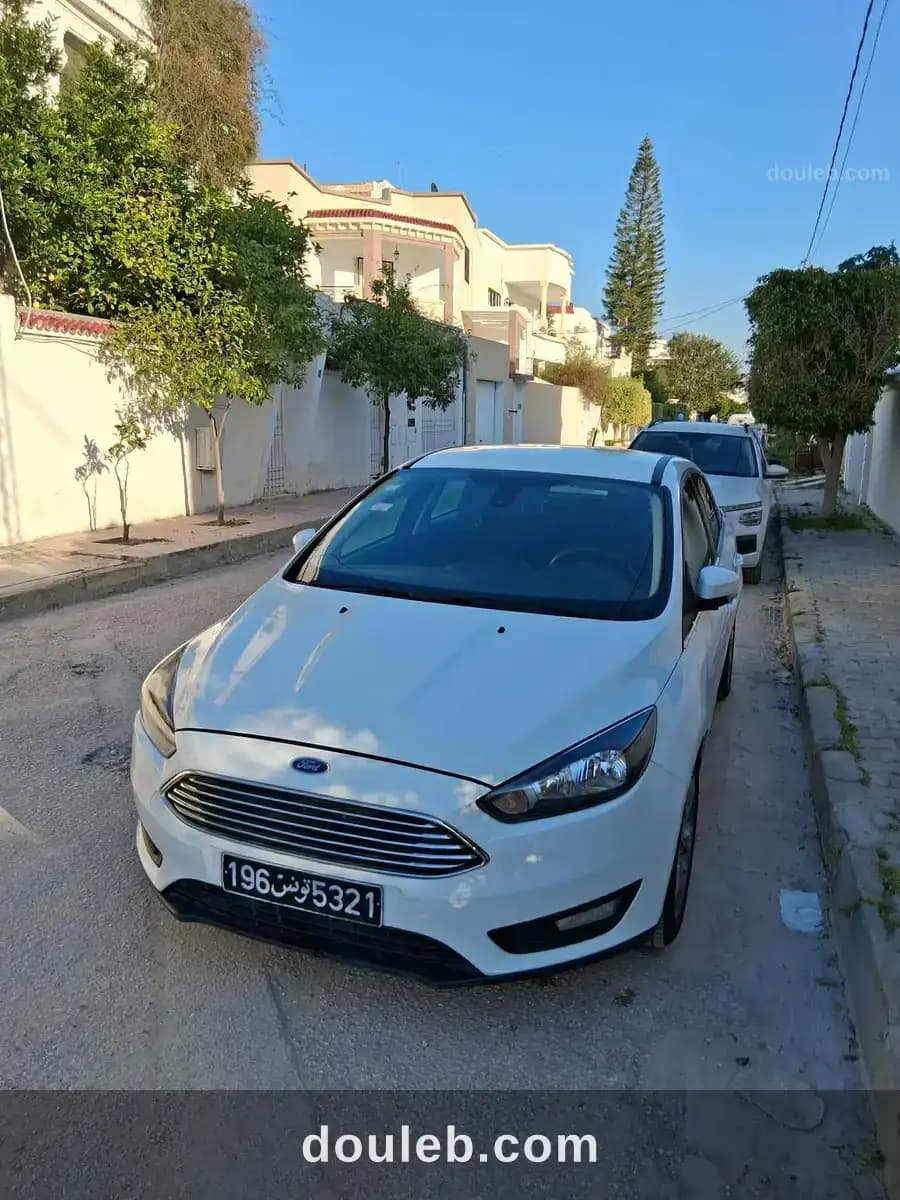 Bonne occasion ford focus 6 cv essence à Ariana