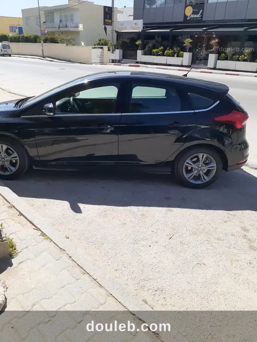 Ford focus 2017 en très bon état à Tunis