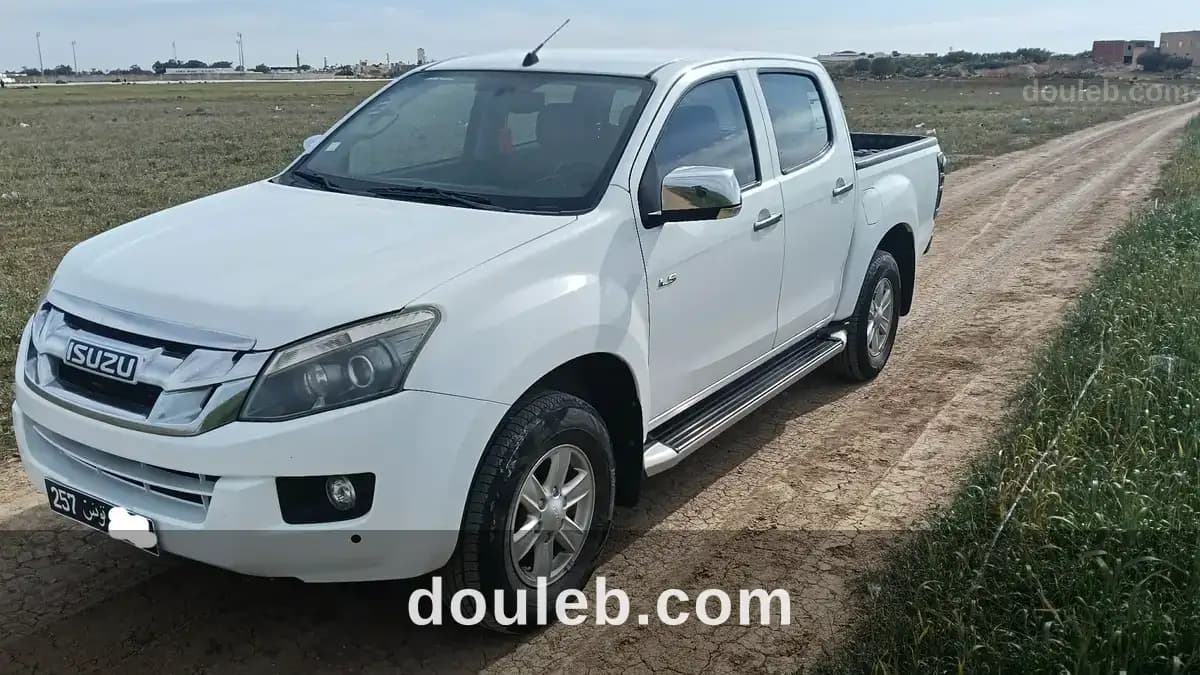 Isuzu d max à Kairouan