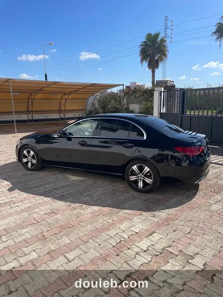 Mercedes benz noire à Ben Arous