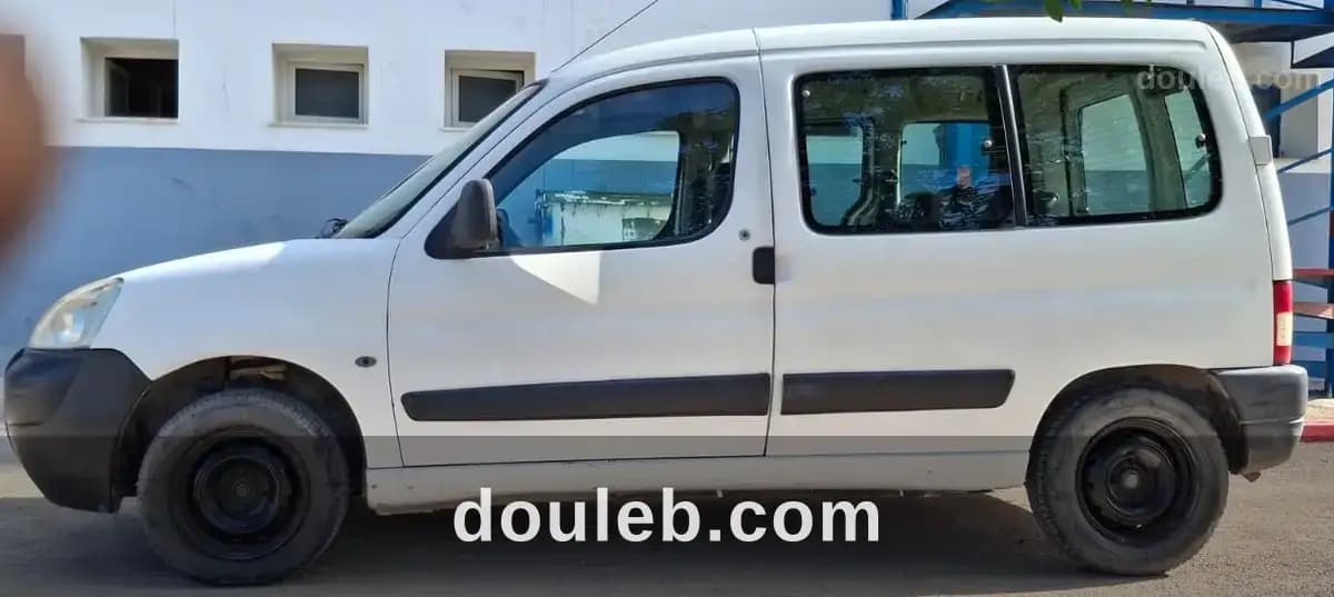 Citroen berlingo 5 places à Monastir