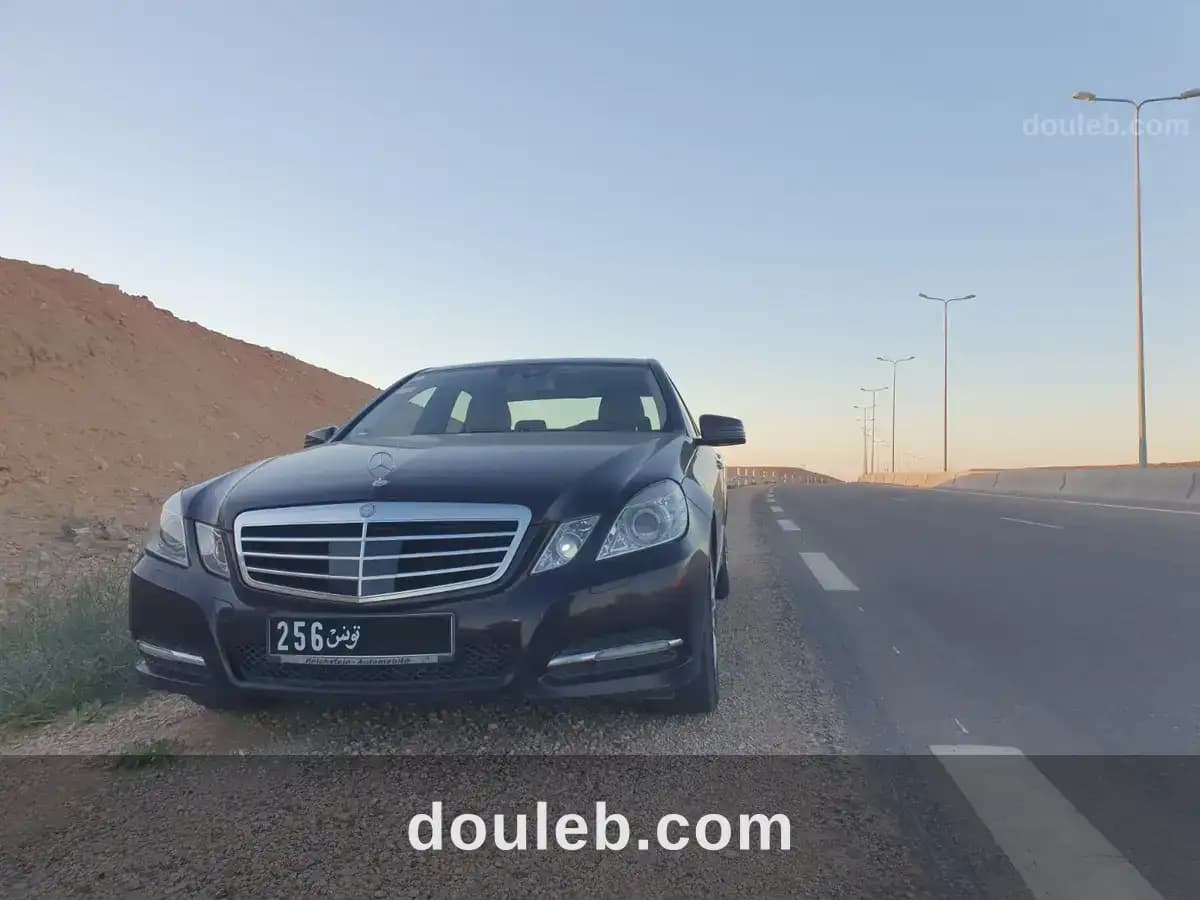 Mercedes benz classe e220 à Tataouine