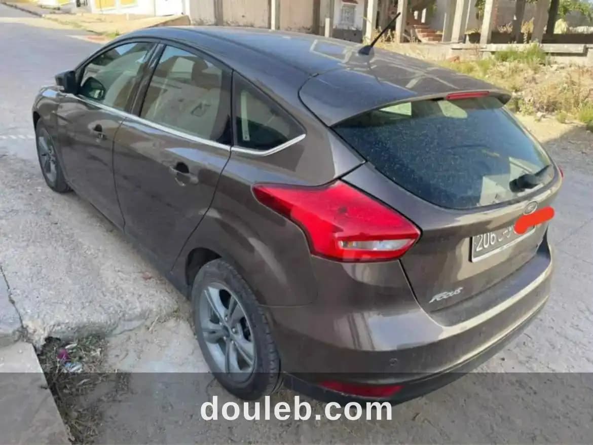 Médecin vend ford focus à Ariana