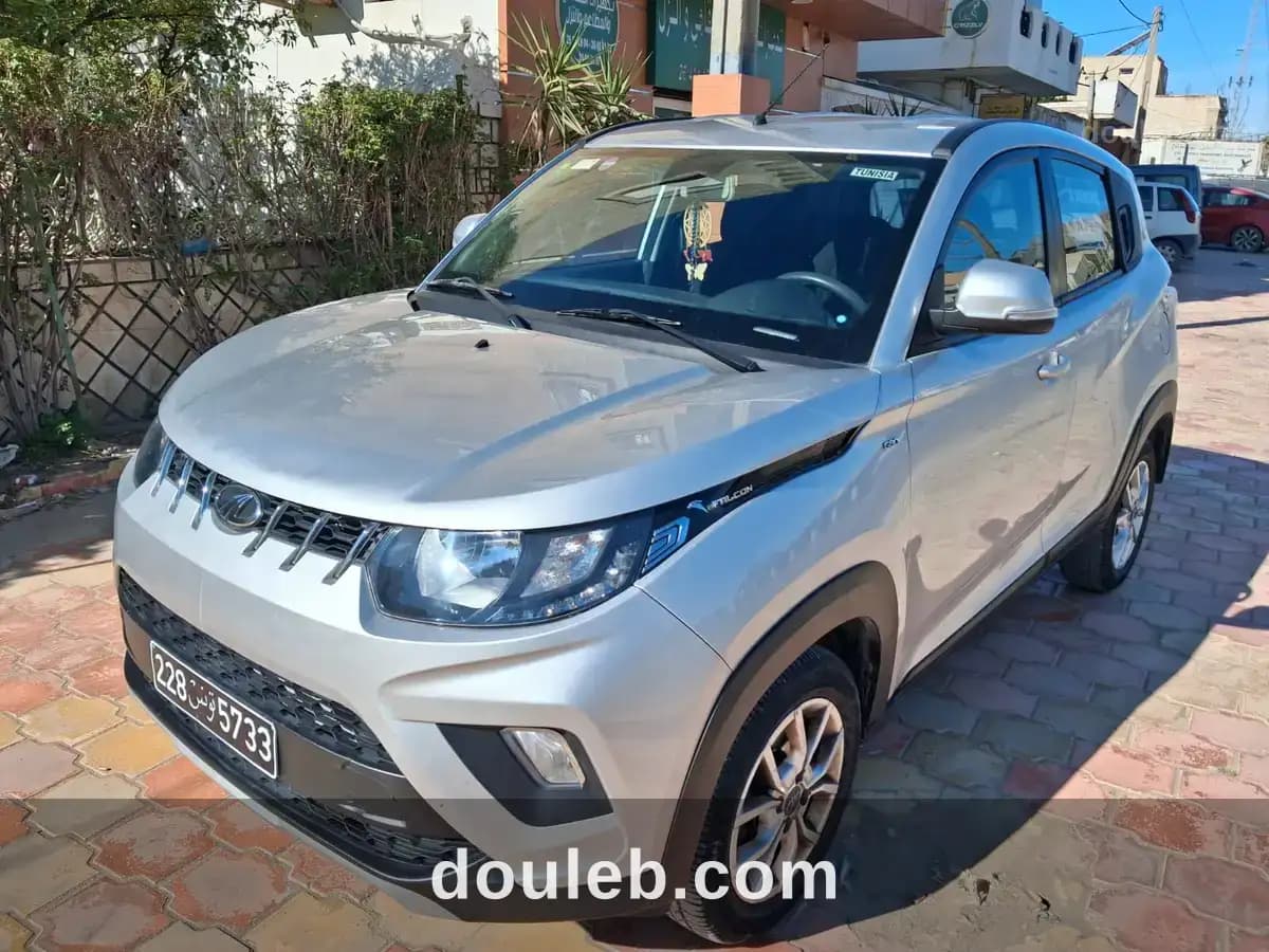 Voiture mahaindra kuv100 à Ben Arous