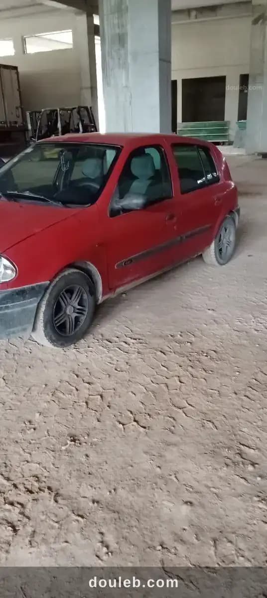 Clio bombé à Ben Arous