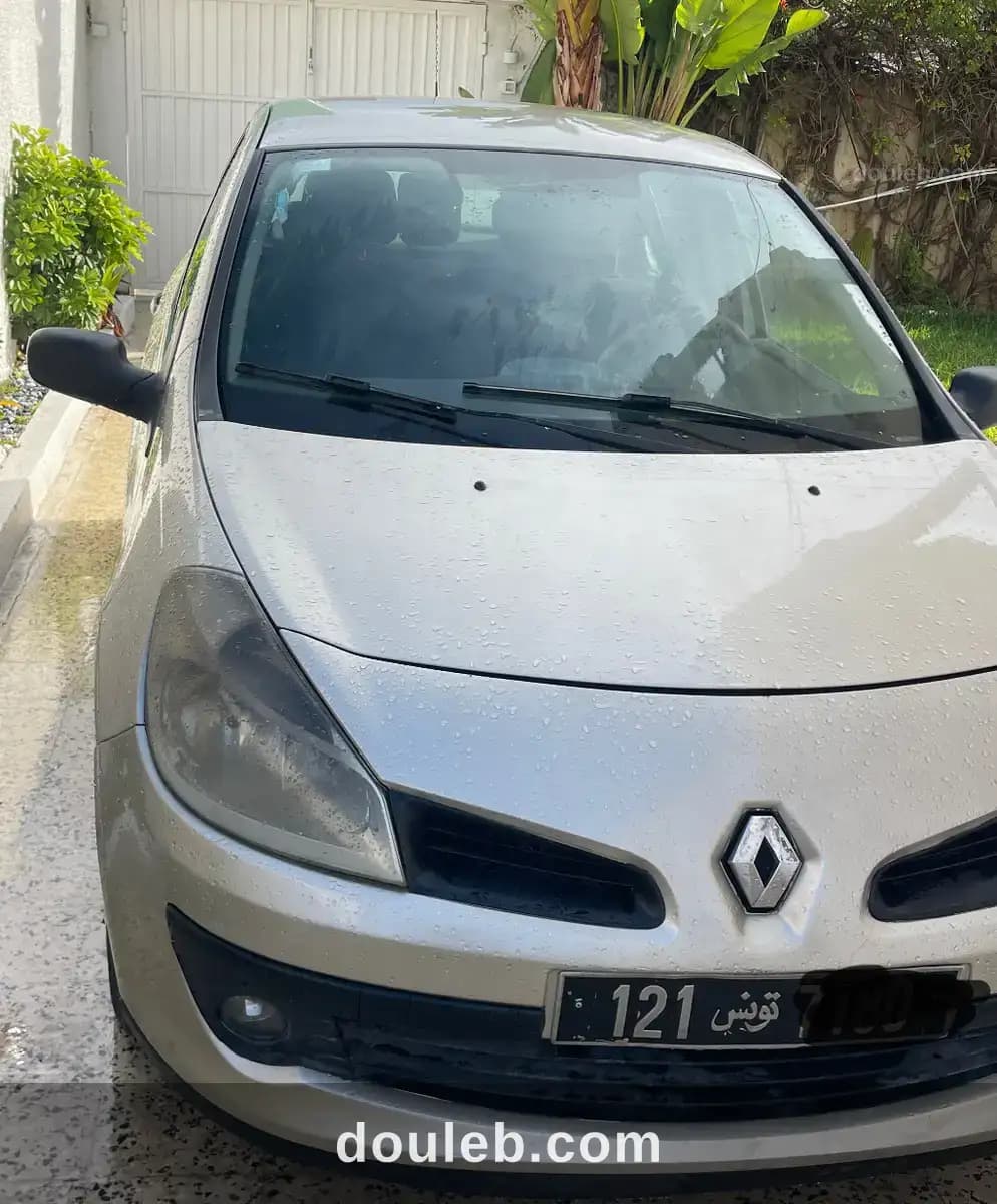 Clio 3 diesel bon état à Ariana