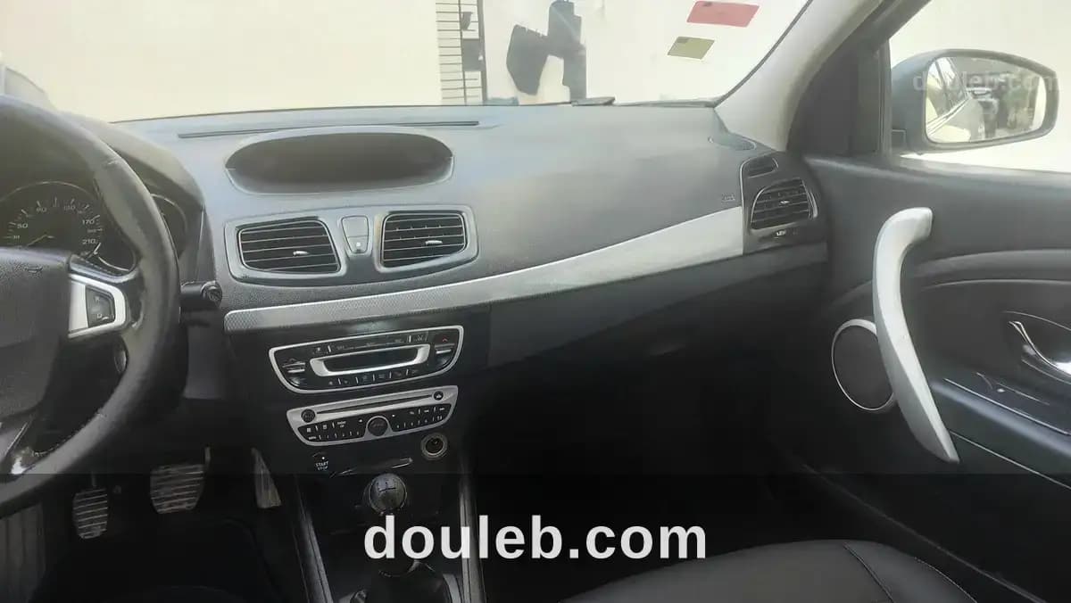 Voiture très bon état à Ariana