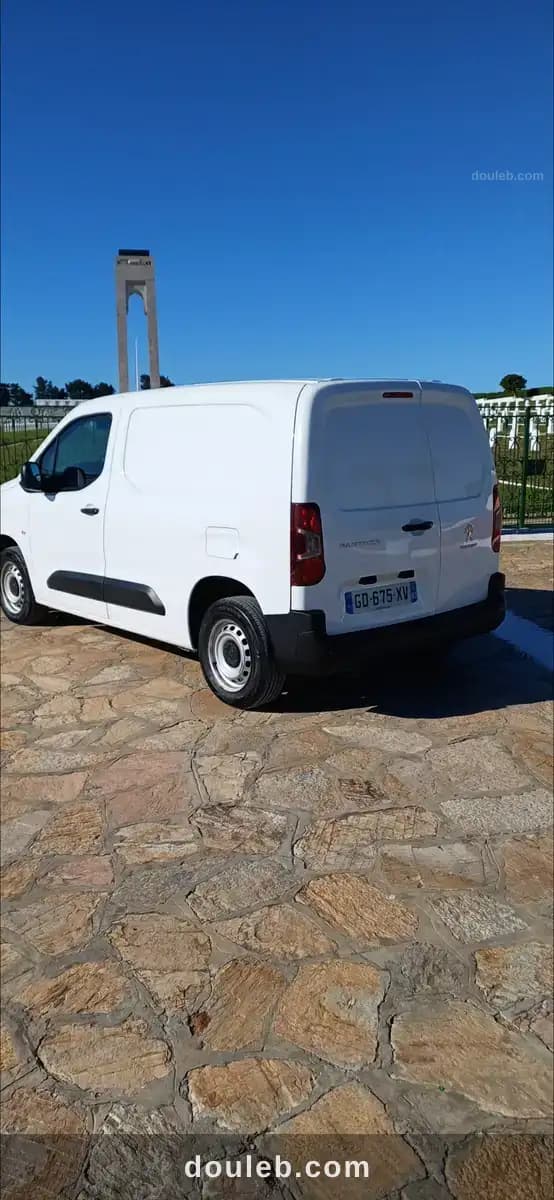 Peugeot partner k9 - Miniature 2