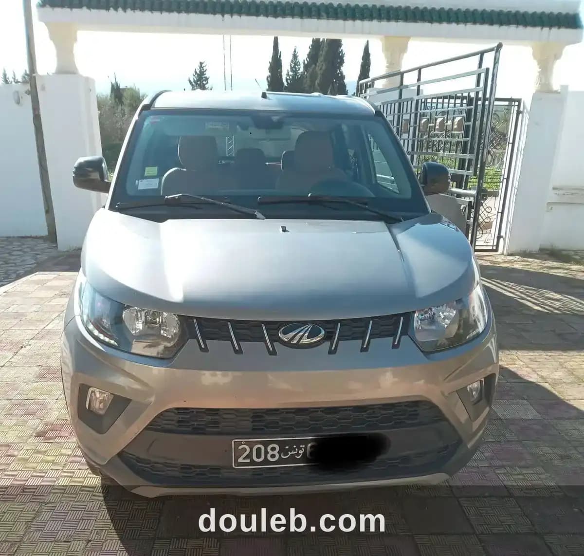 Mahindra kuv100 k6plus propre et bien entretenue - Miniature 2