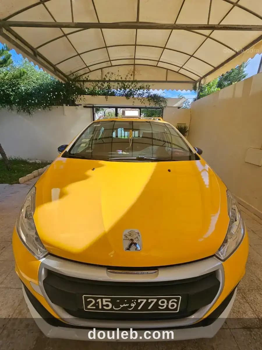 208 peugeot essence tres bon état à Ben Arous