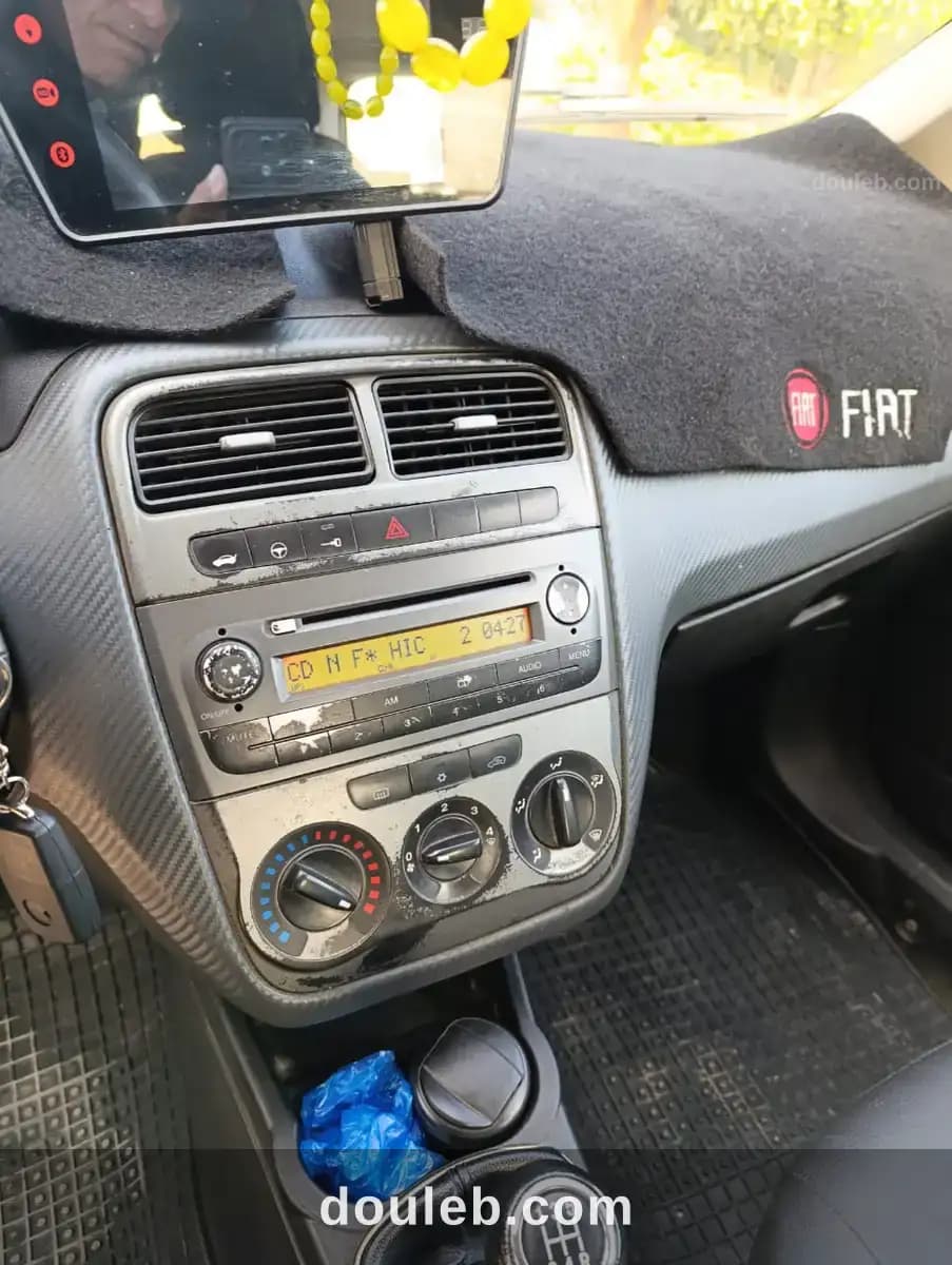 Voiture grandi punto à Béja