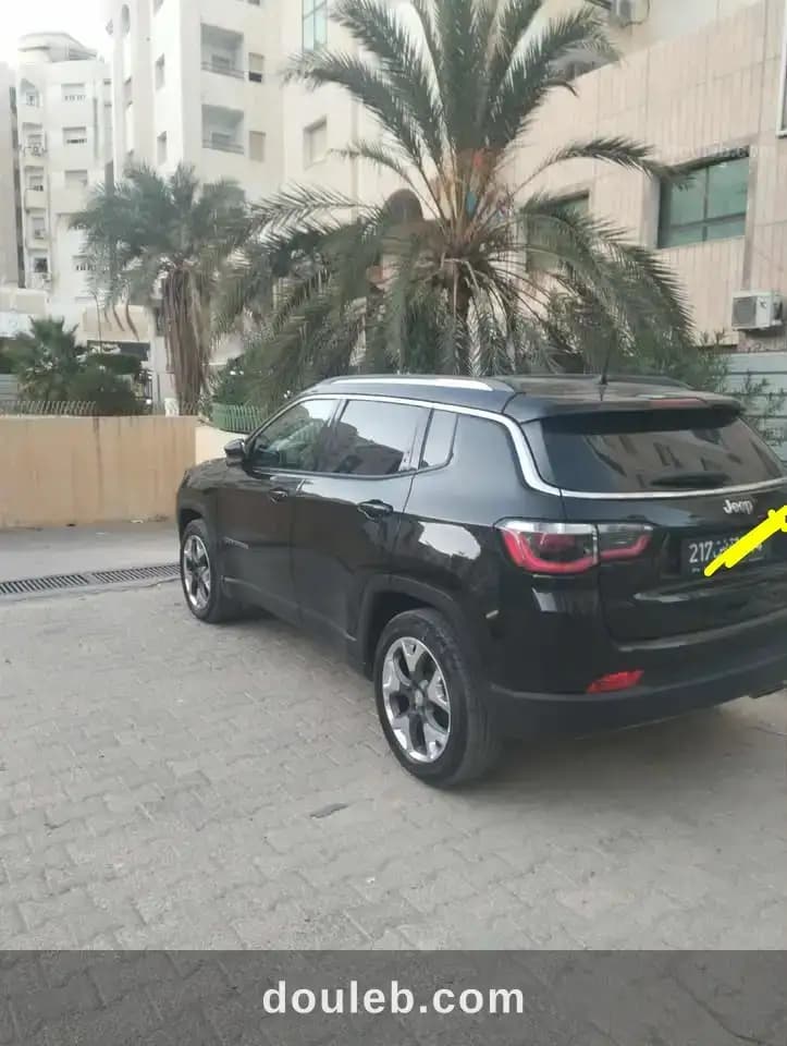 Jeep compass à Sfax