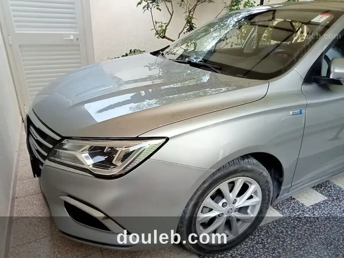 Belle voiture mg5 à Mahdia