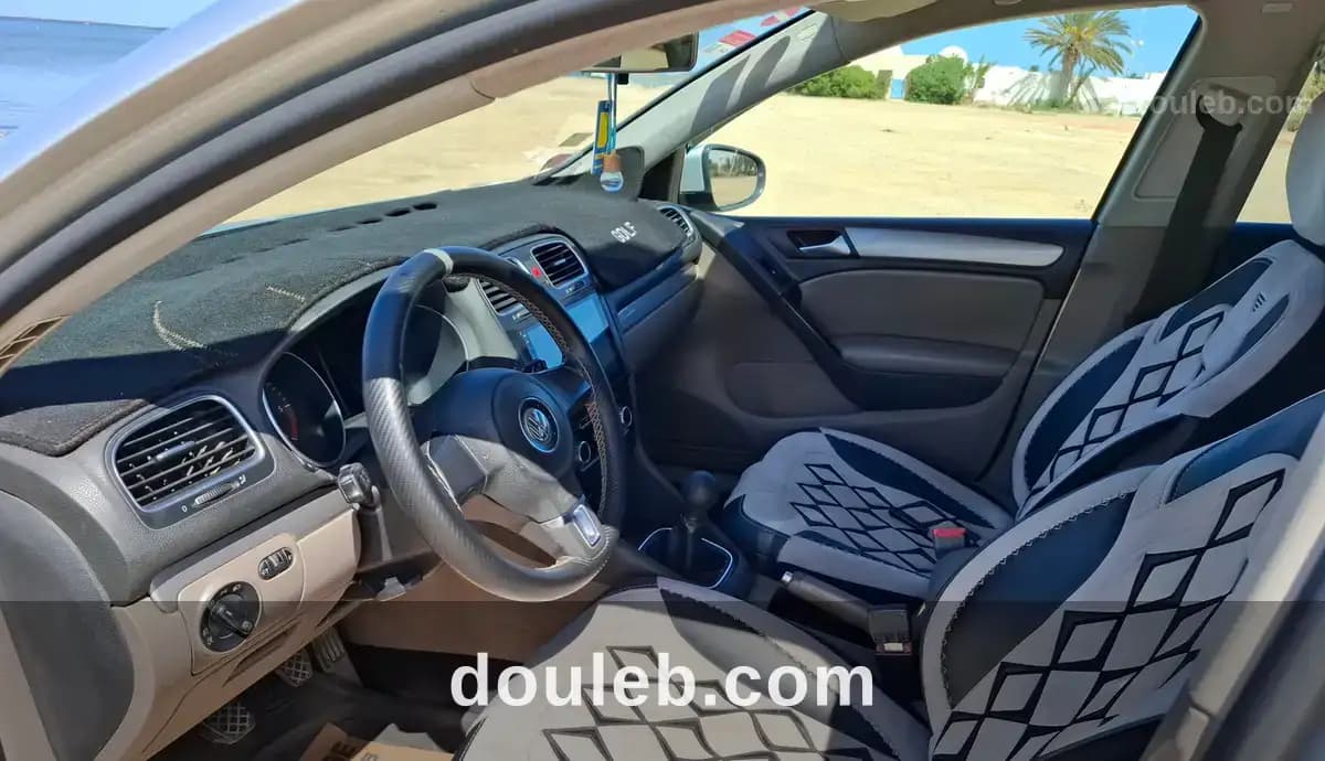 Voiture propre golf 6 à Médenine