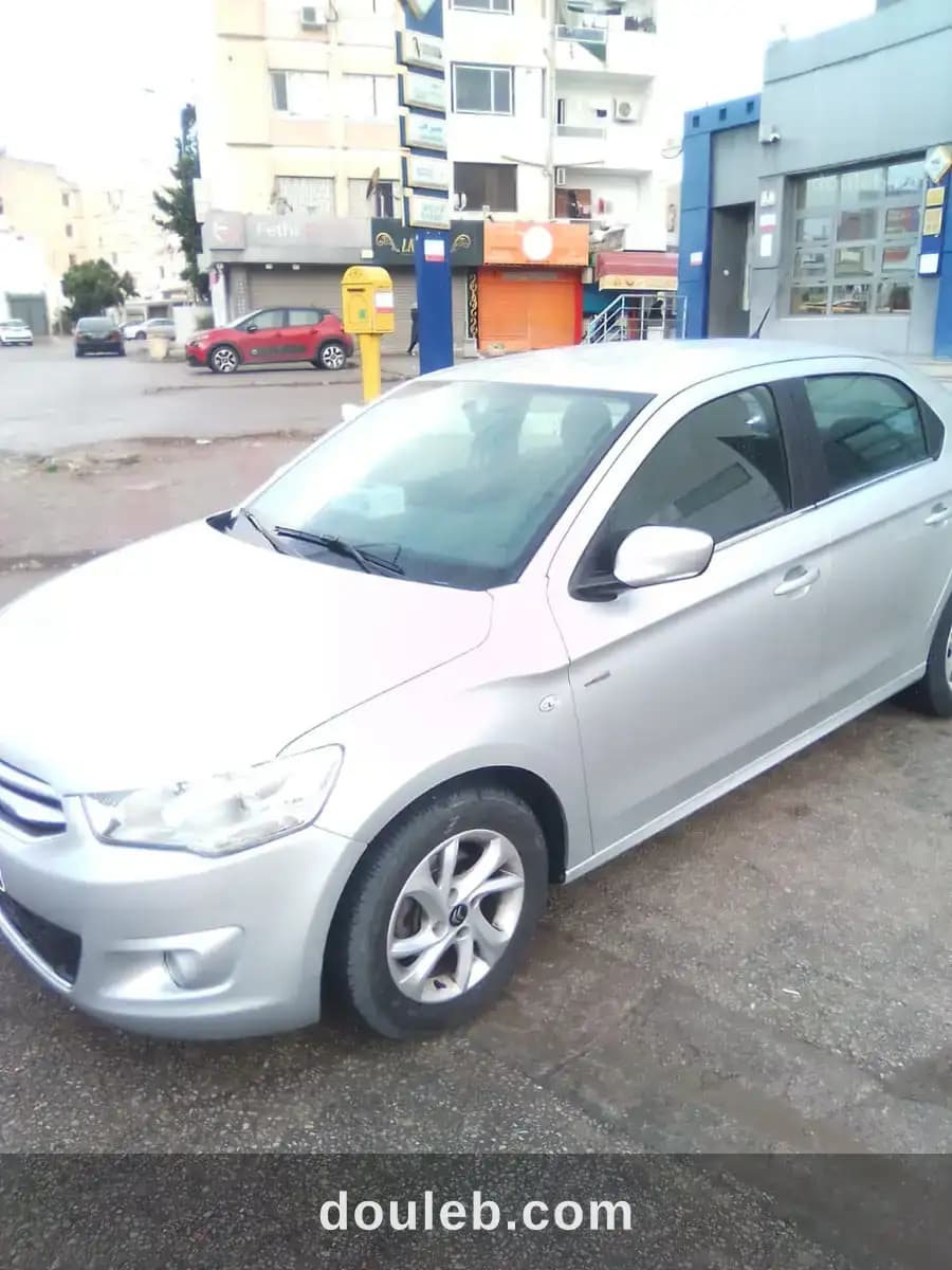 Voiture excellent - Miniature 2