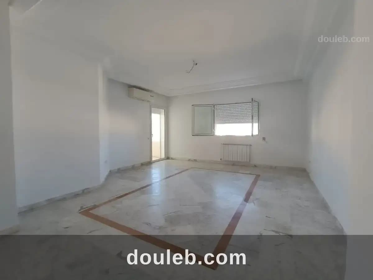 Bel appartement s3 avec ppkg ss sol à Tunis