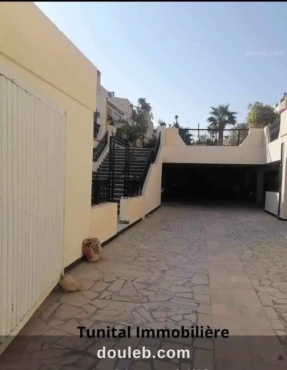Duplex indépendant à gammarth harrouch à Tunis