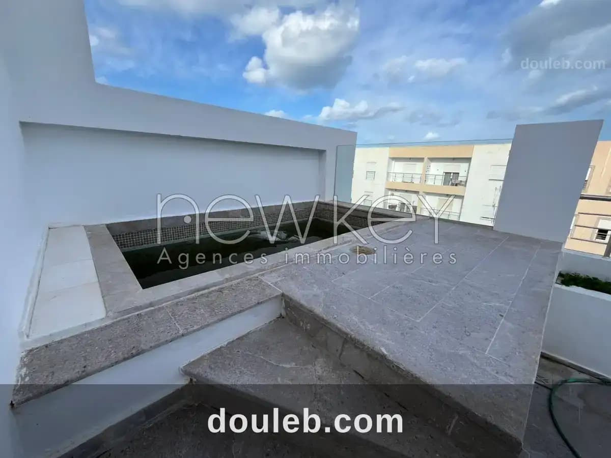 Triplex avec piscine à gammarth à Tunis
