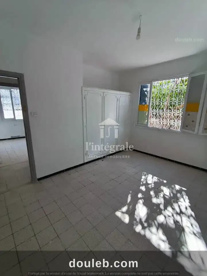 Rez de chaussée d'une villa à usage bureautique à Ariana