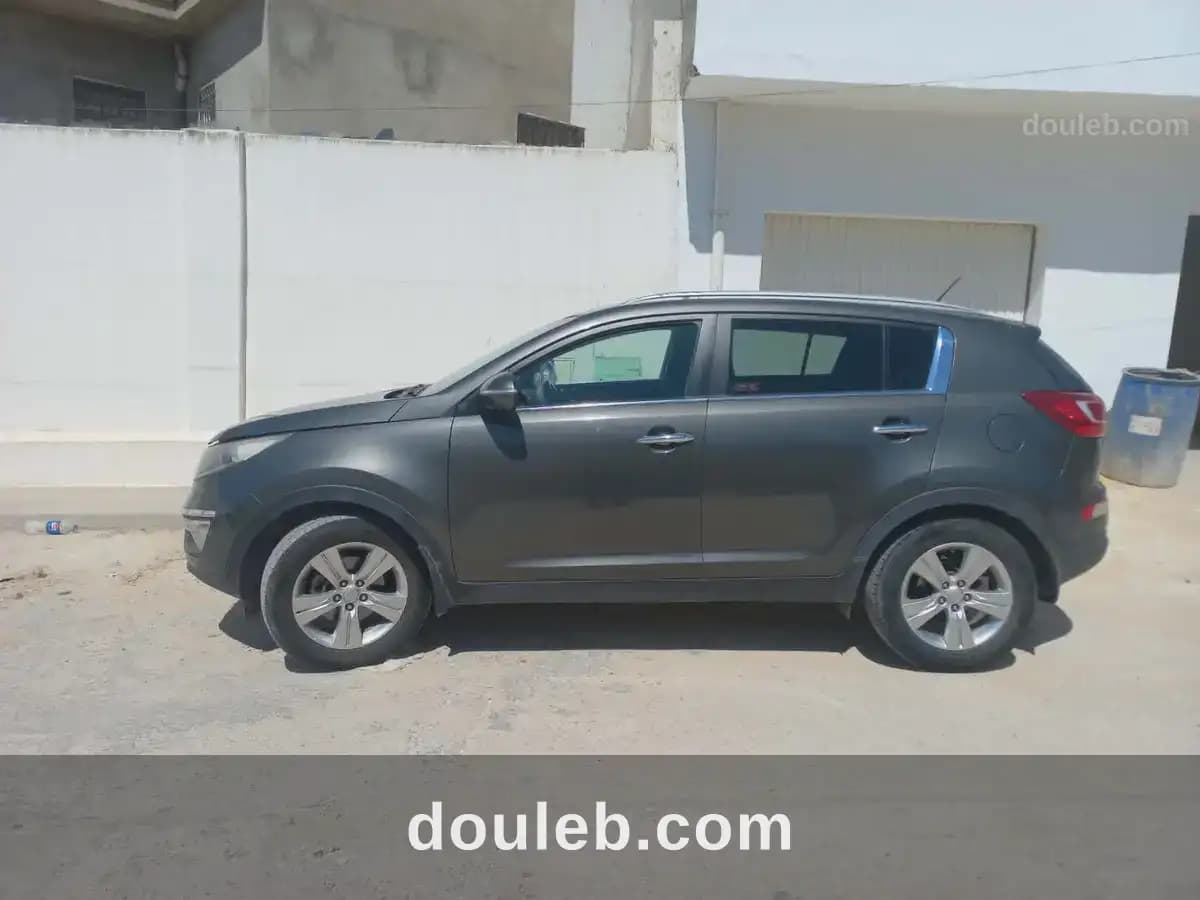 Particulier cède voiture occasion en bon état à Le Kef