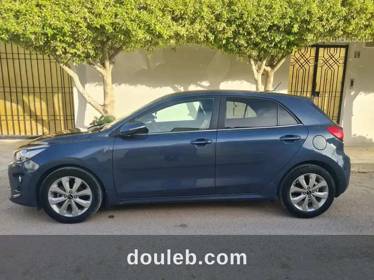 Kia rio première main femme médecin très propre à Ben Arous