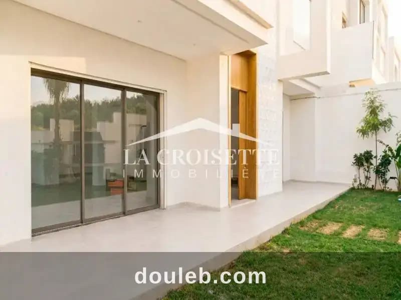 Villa s4 avec piscine à gammarth mvl1655 à Tunis