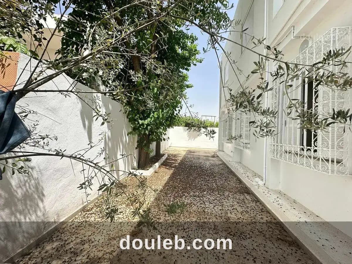Rez de chaussée s5 à mutuelle ville à Tunis