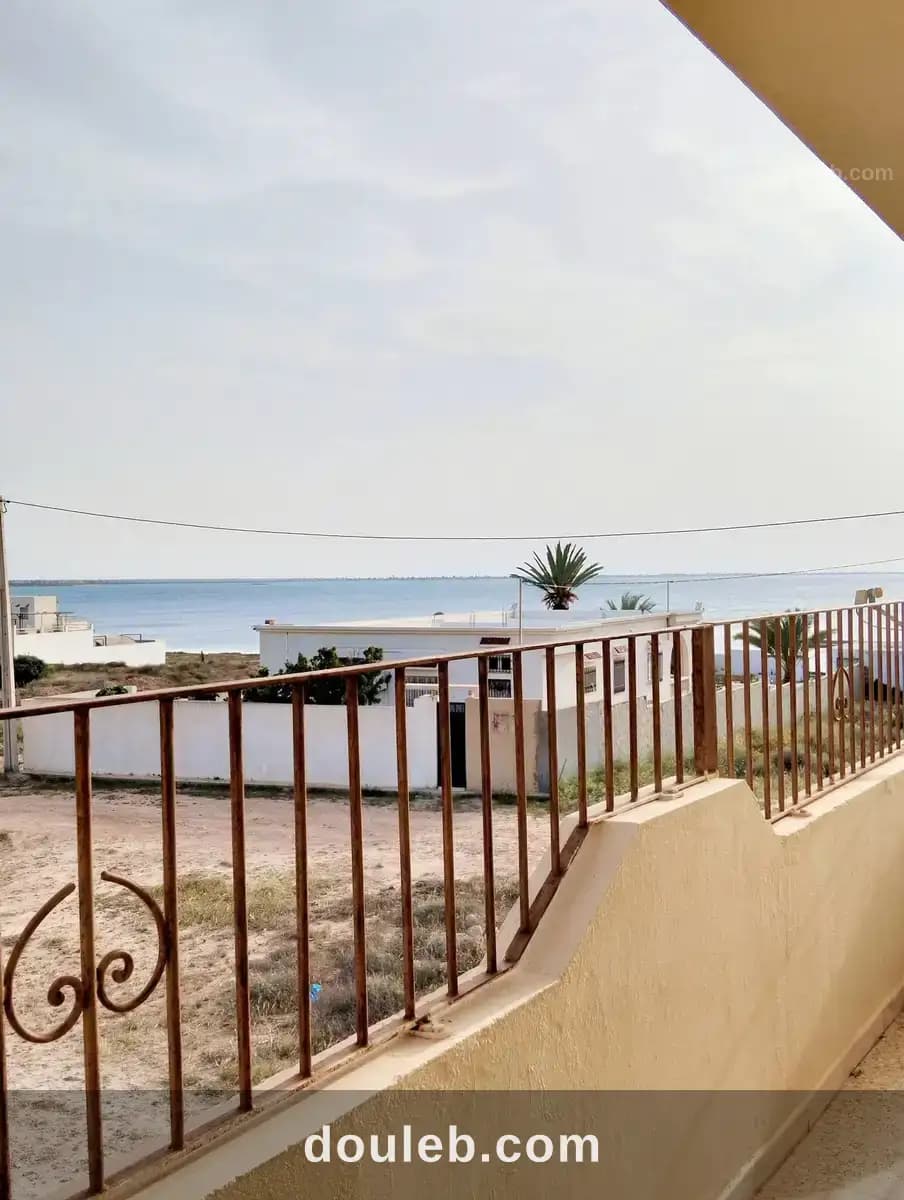 Un duplex meublé vue de mer à kerkennah à Sfax