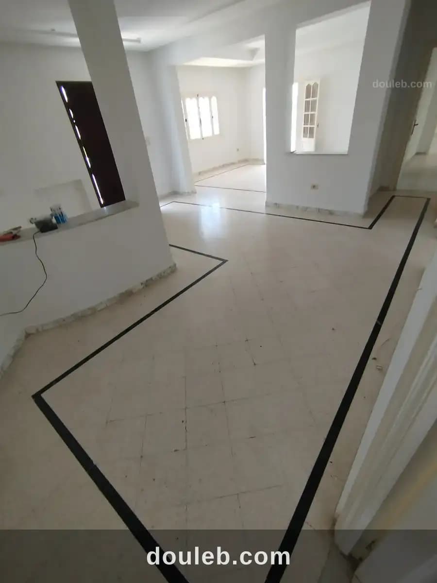 Ennkhilet etage villa s4 1100 dt à Ariana