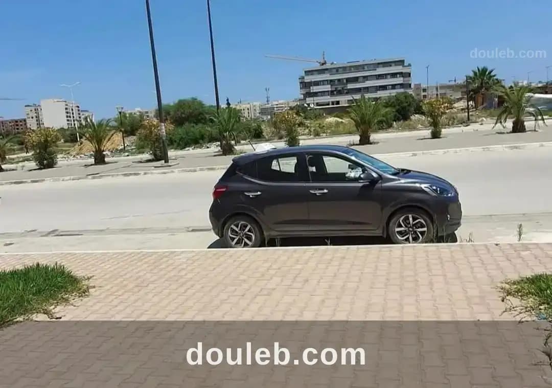 Voiture très bon état - Miniature 2