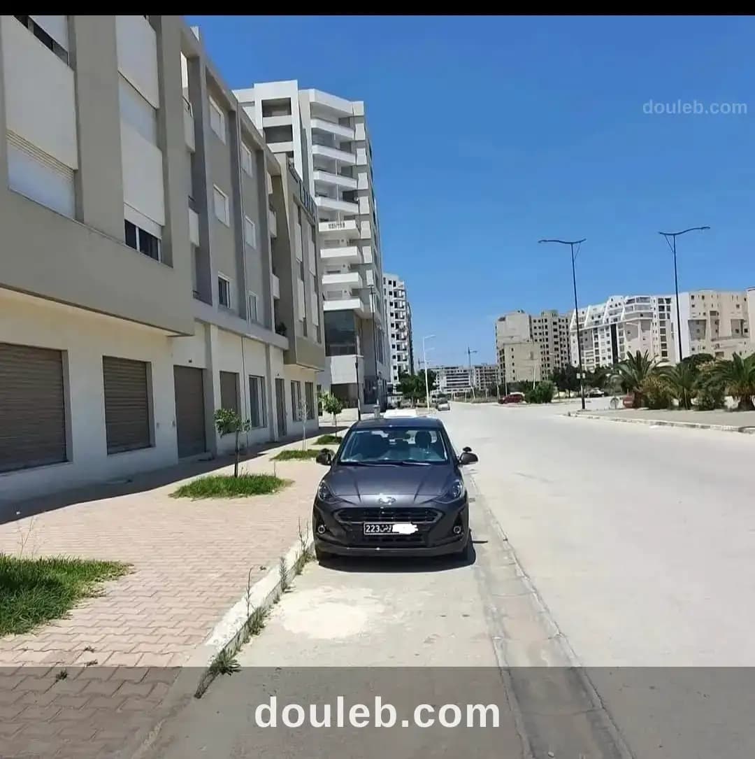 Voiture très bon état - Miniature 4