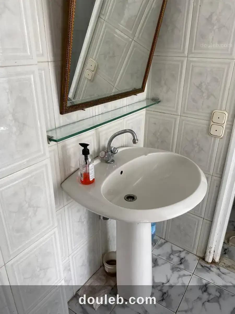 Coquet studio pour 1 jeune fille pres centre makni à Tunis