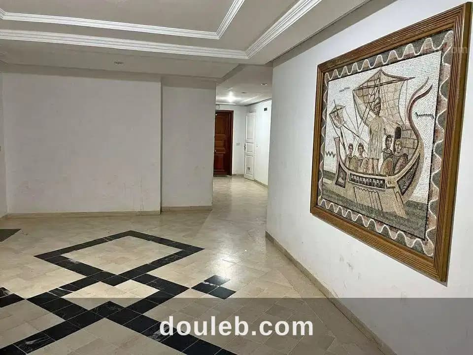 Joli appartement s1 avec parking à Ariana