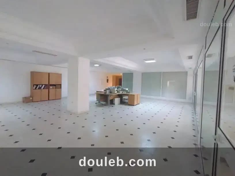 Local administratif et industriel à Tunis