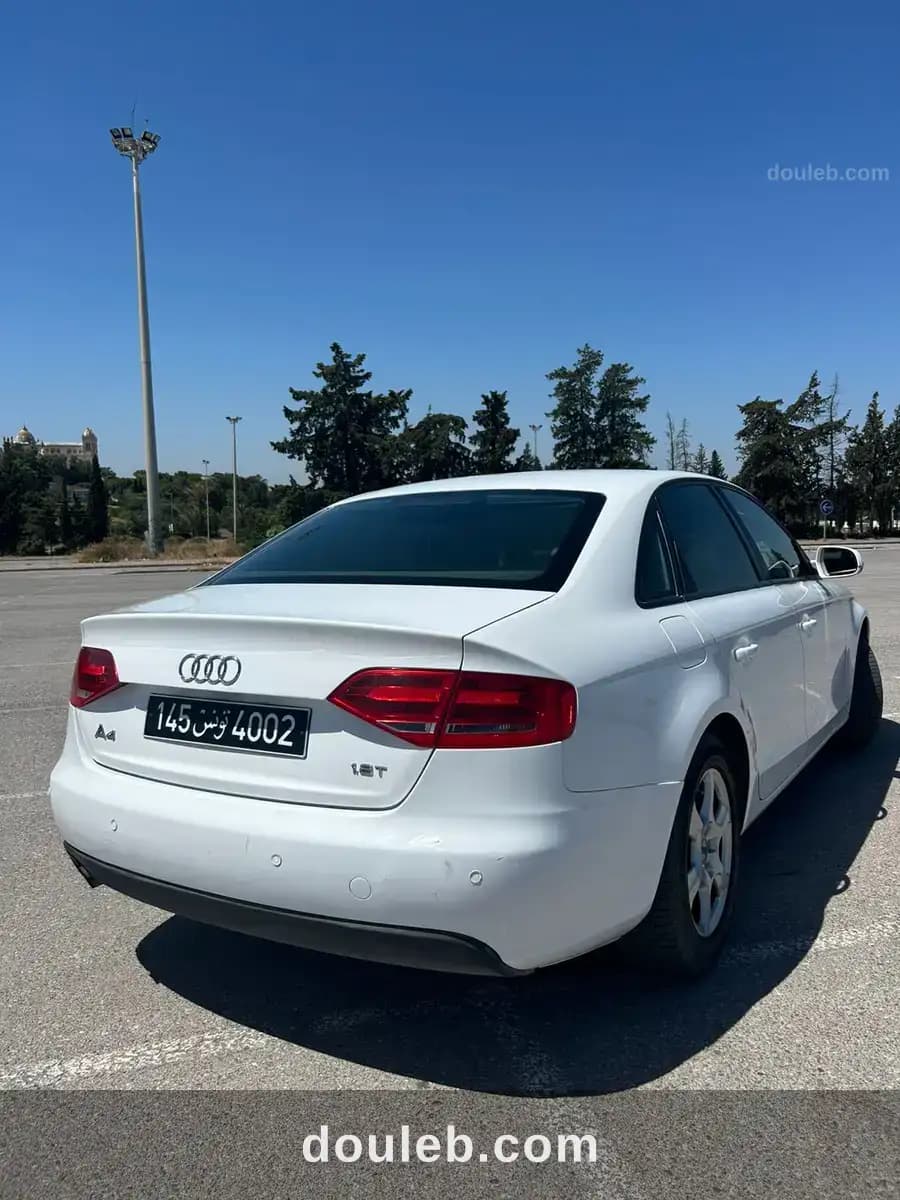 Audi a4 de couleur blanche état neuf - Miniature 4