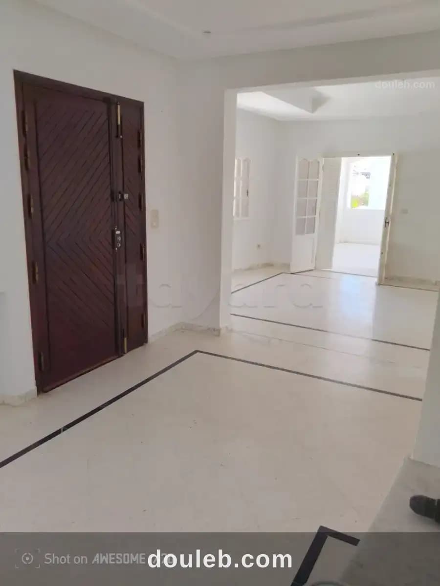 Etage de villa enkhilet à Ariana