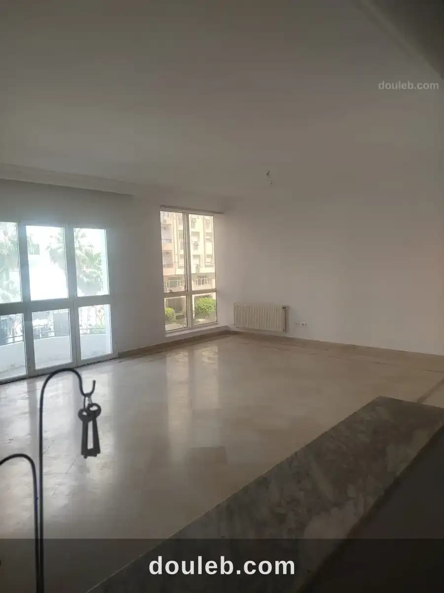Un spacieux appartement s4 à ennasr2 - Miniature 2
